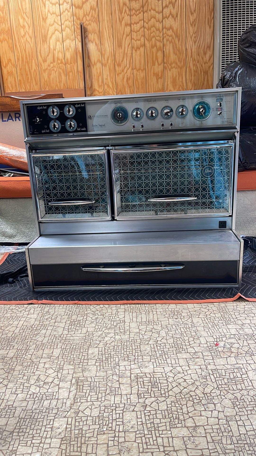 Frigidaire Flare MidCentury Oven And Range With Base