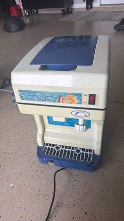 Snow cone machine
