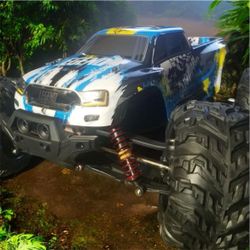 Brand New Extremely Big 1:10 Scale LAEGENDARY Monster Truck Goes Very Fast