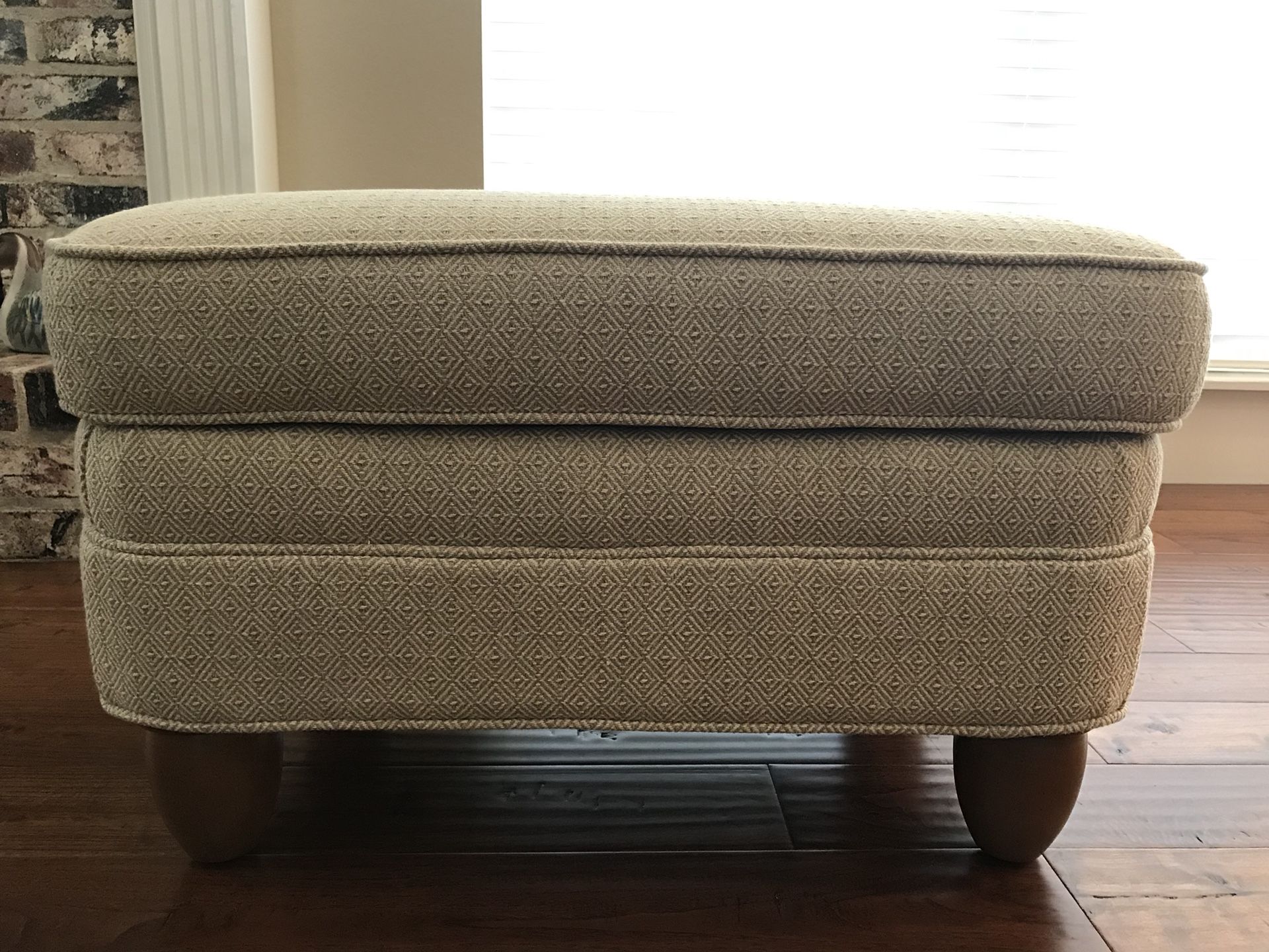 Ethan Allen Mercer Chair With Barrel Legs for Sale in Owasso OK