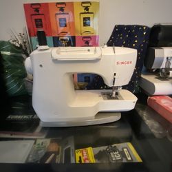 Singer Sewing Machine 
