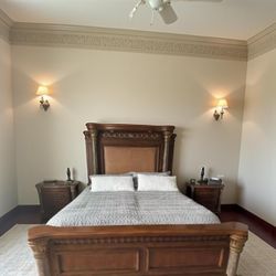 Michael Amini Torino Bedroom Set ( Deliver Available) 