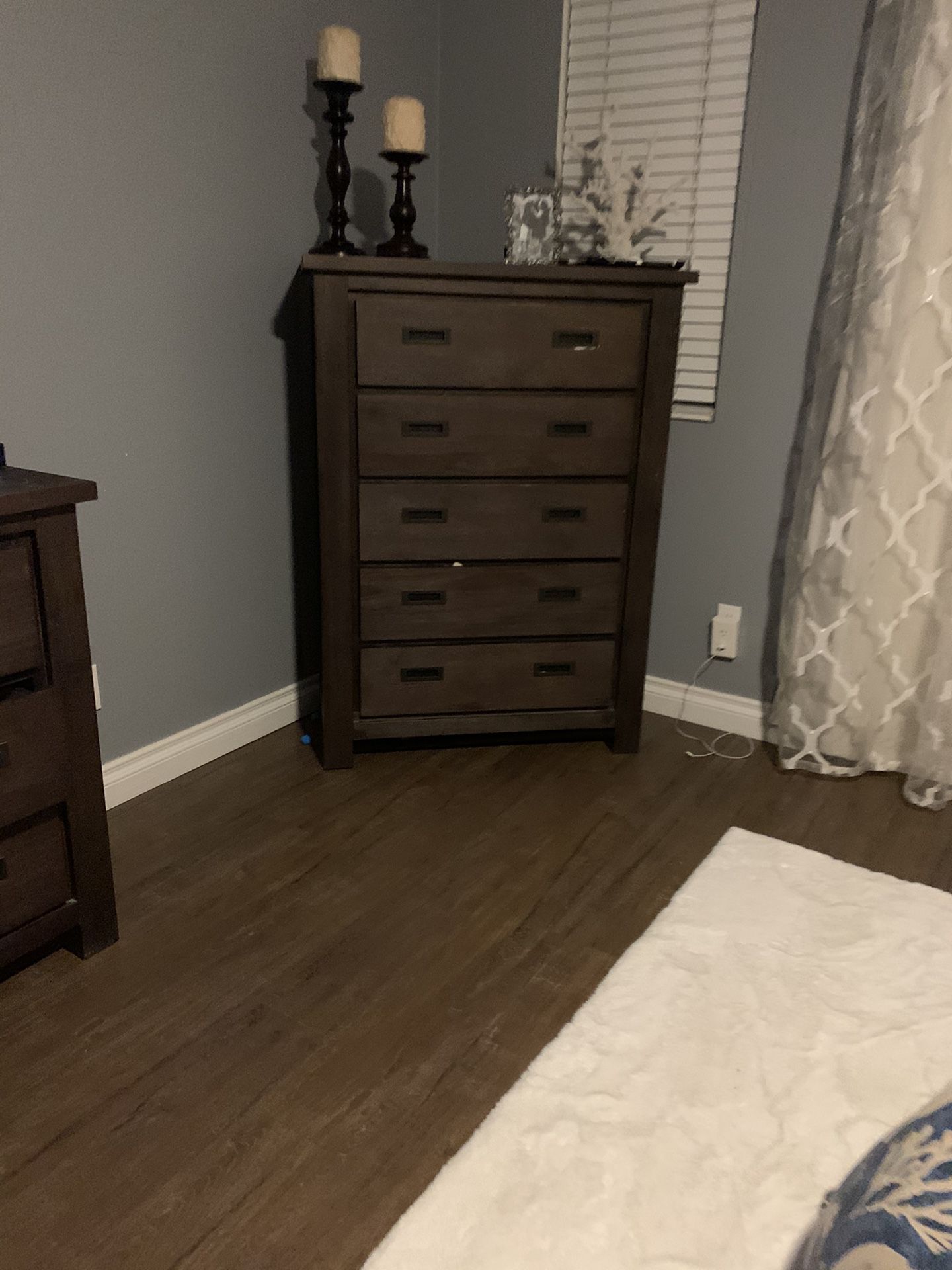Dresser w/mirrors , nightstands & 5 drawer chest