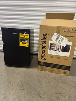 New Proctor Silex 2.5 cu. ft. black compact refrigerator