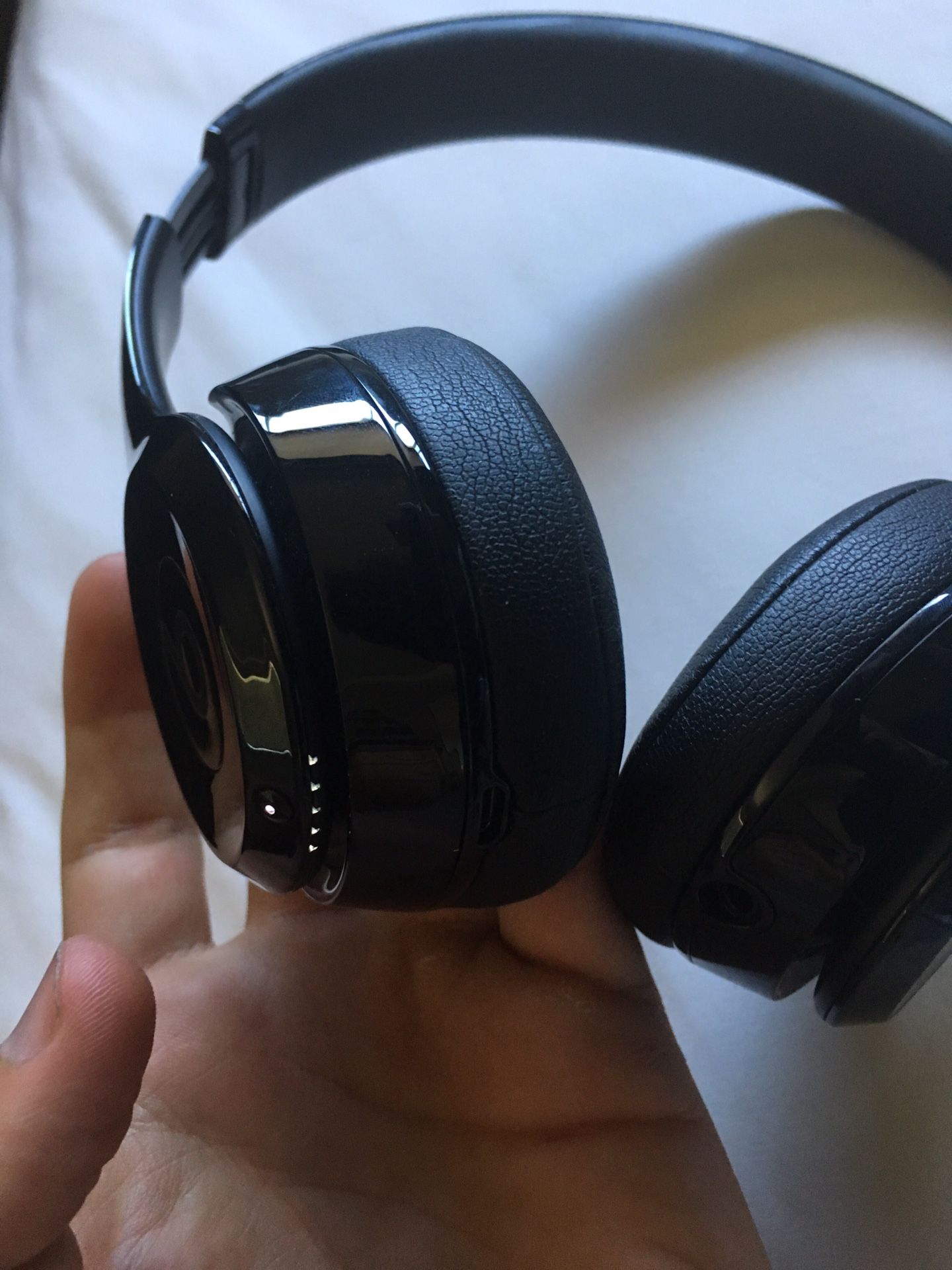 Black Beats Solo 3 Wireless Headphones