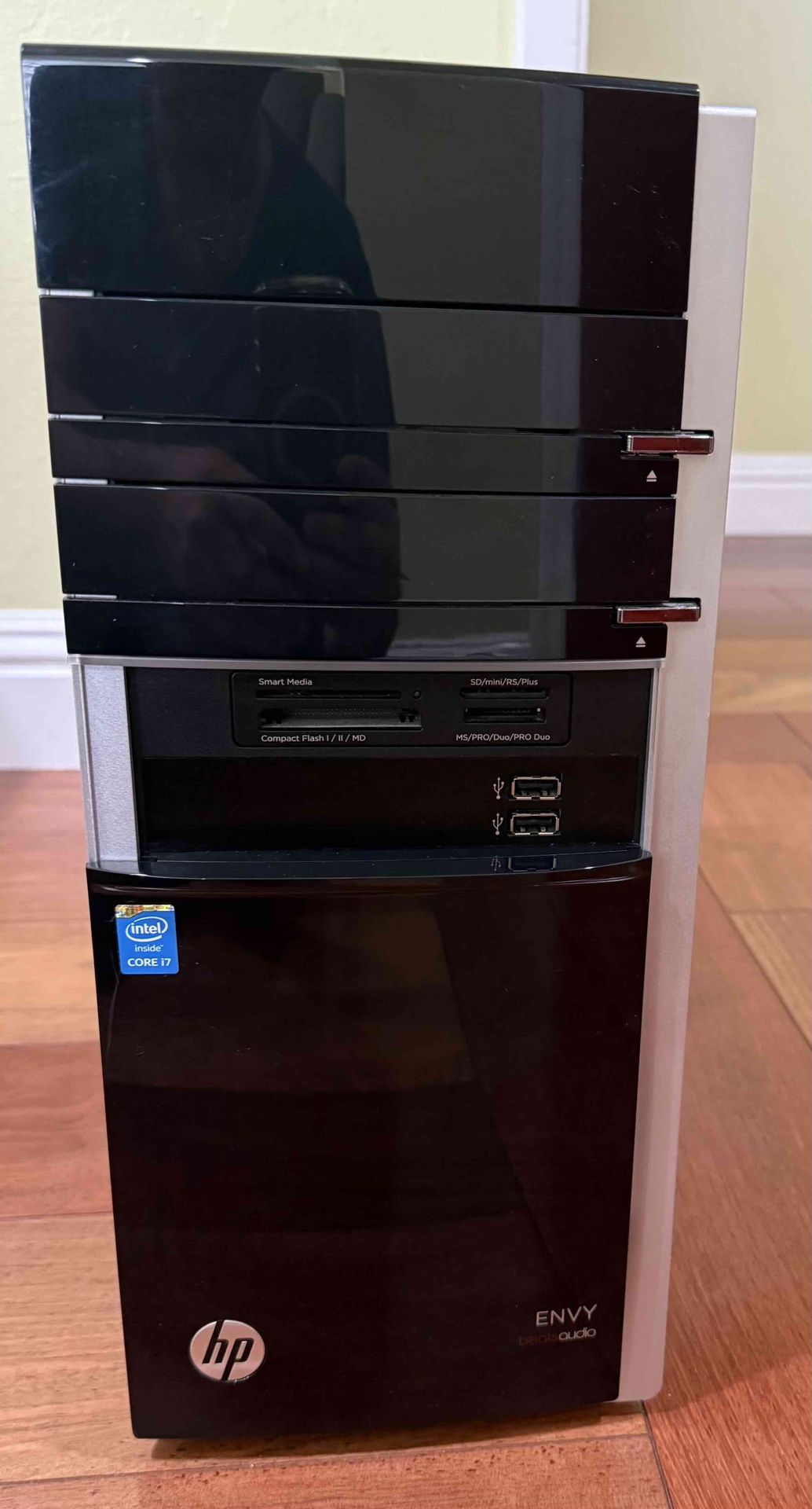 HP Desktop – i7, 32GB RAM, 2TB, WiFi/Bluetooth – Windows 10 – Excellent Condition