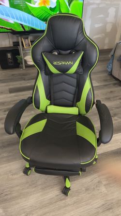 RESPAWN 110 Pro - Ergonomic Gaming Chair with Footrest, Office Recliner with Lumbar Support and Headrest - Green in excellent used condition