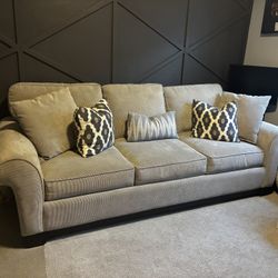 Queen Sleeper Sofa - Excellent Condition! 
