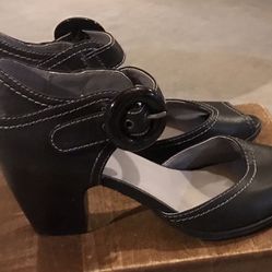Black size 8.5 sandals for sale