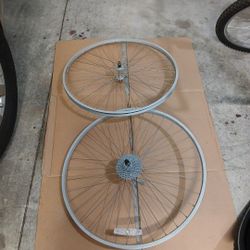 Front And Rear Bike Wheels With 8 Speed Cas