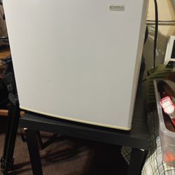 Kenmore Mini Fridge 