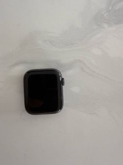 Apple Watch Series 5 (Space Gray) - Body Only - Works Great!