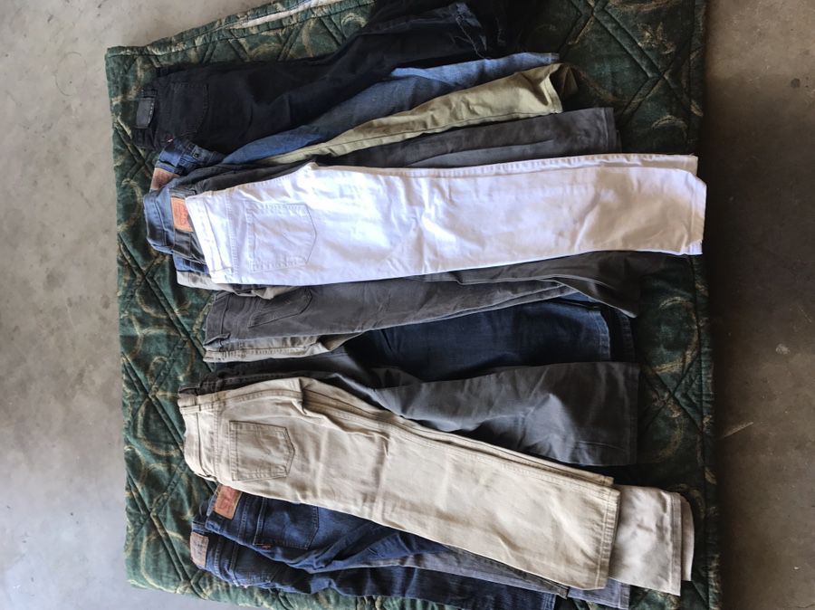 Boys Levi's jeans size 27 , 28