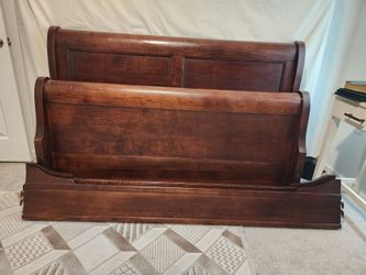 QUEEN Zize wood bed