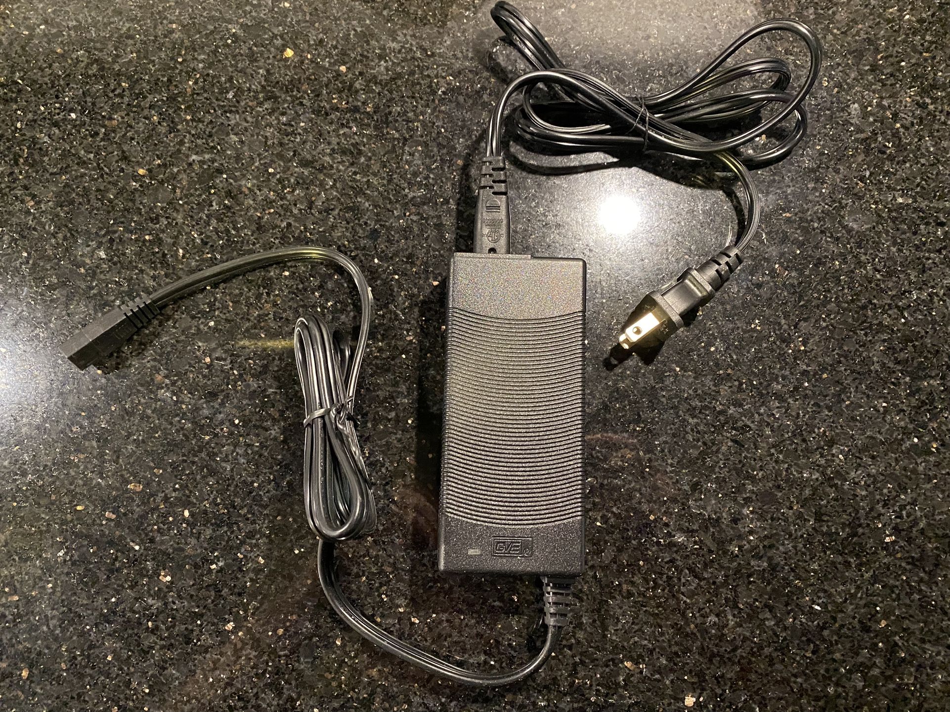 Genuine GVE AC/DC Adapter Laptop Charger 13V Model GM95-130690-D