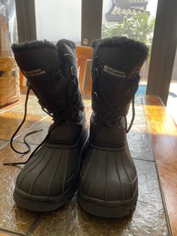 Snow boots for kids. Size US 6