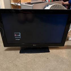 LG TV 32”