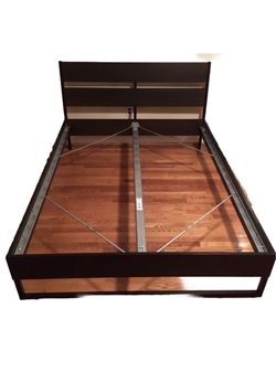 Queen size bed. Great condition, minimalist style, great for small spaces