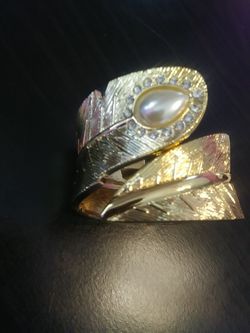 Brand New plate bracelet for women