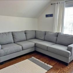 Gorgeous Sofa Sectional Great Condition No Rips Or Tears Super Clean And Comfortable Asking 650$
