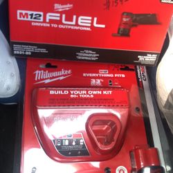 Milwaukee Orbital Detail Sander With Charger Kit 
