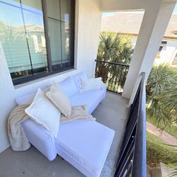 🛋️ Modern White Sectional Sofa with Chaise