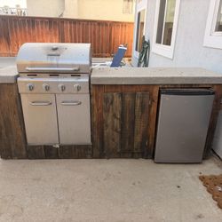 Outdoor Island With Working Fridge And Grill