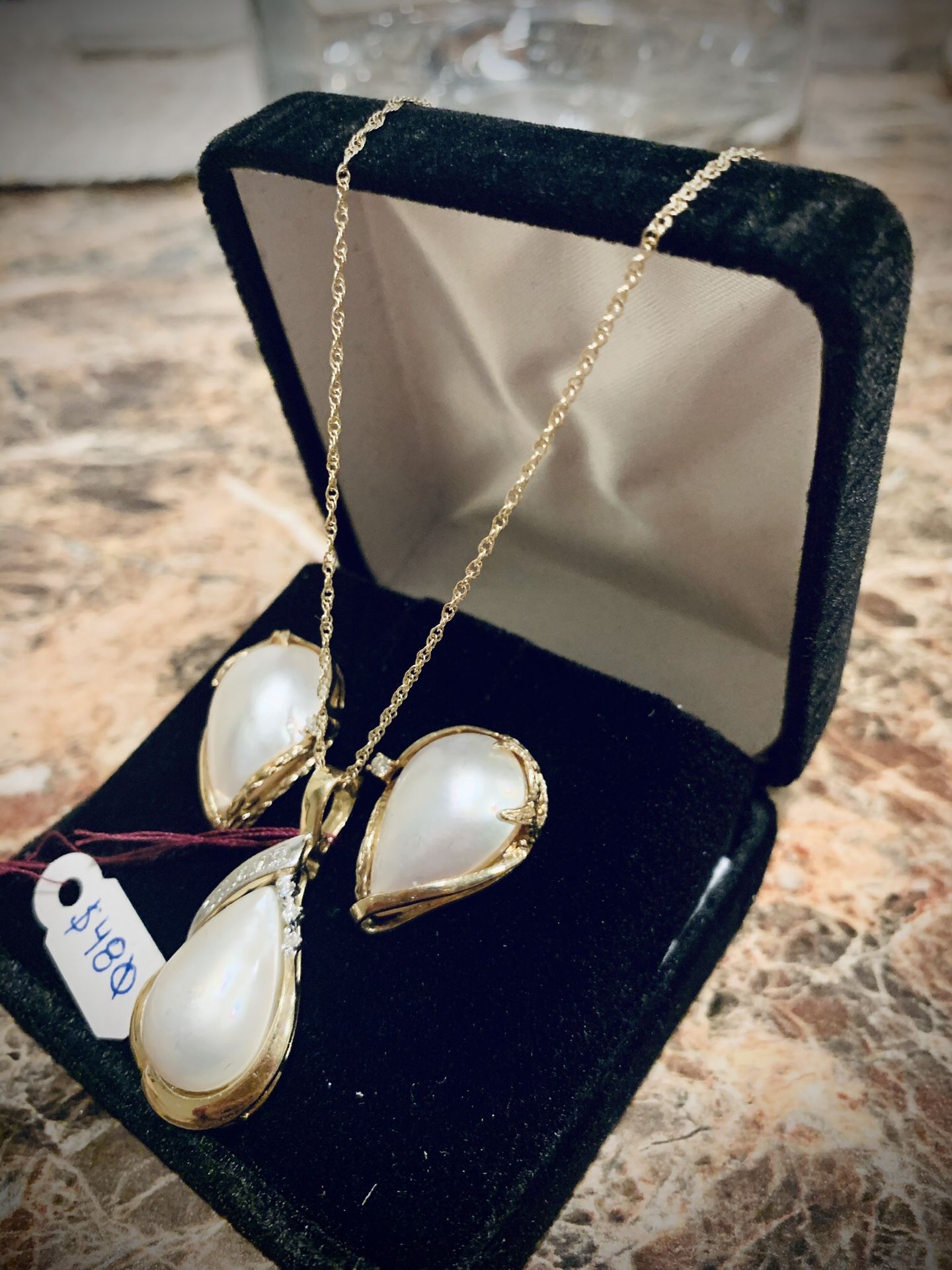 Gold, diamond, pearl , set