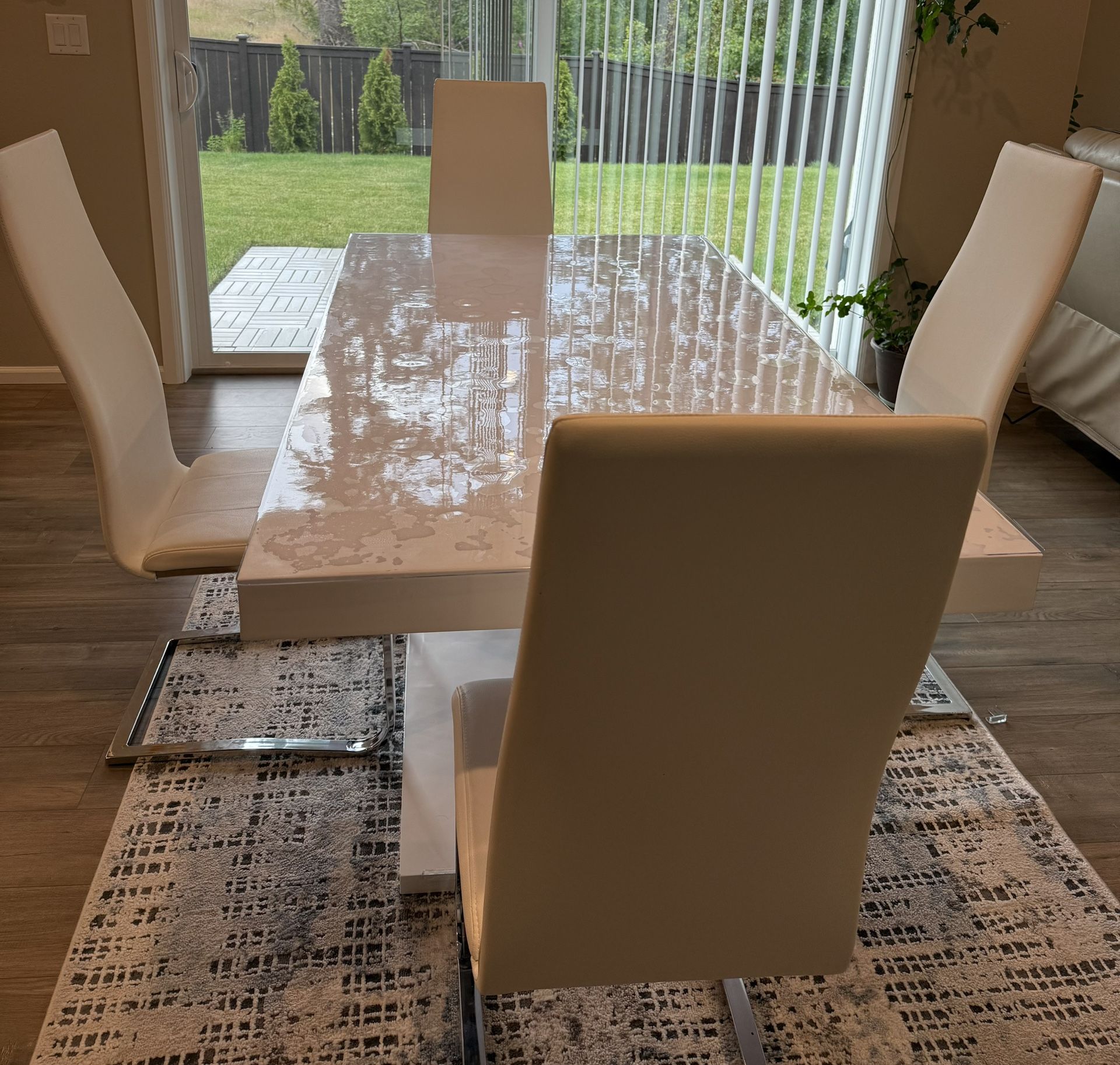 Dinning Table With 4 Chairs
