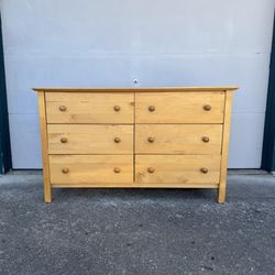 6 Drawer Maple Wood Dresser 