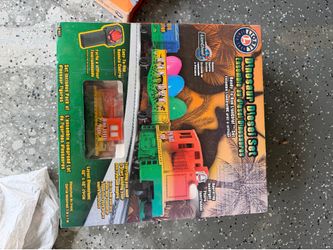 Lionel LionChief Dinosaur Diesel Set with FasTrack Figure 8 Add-On (new never unpacked)