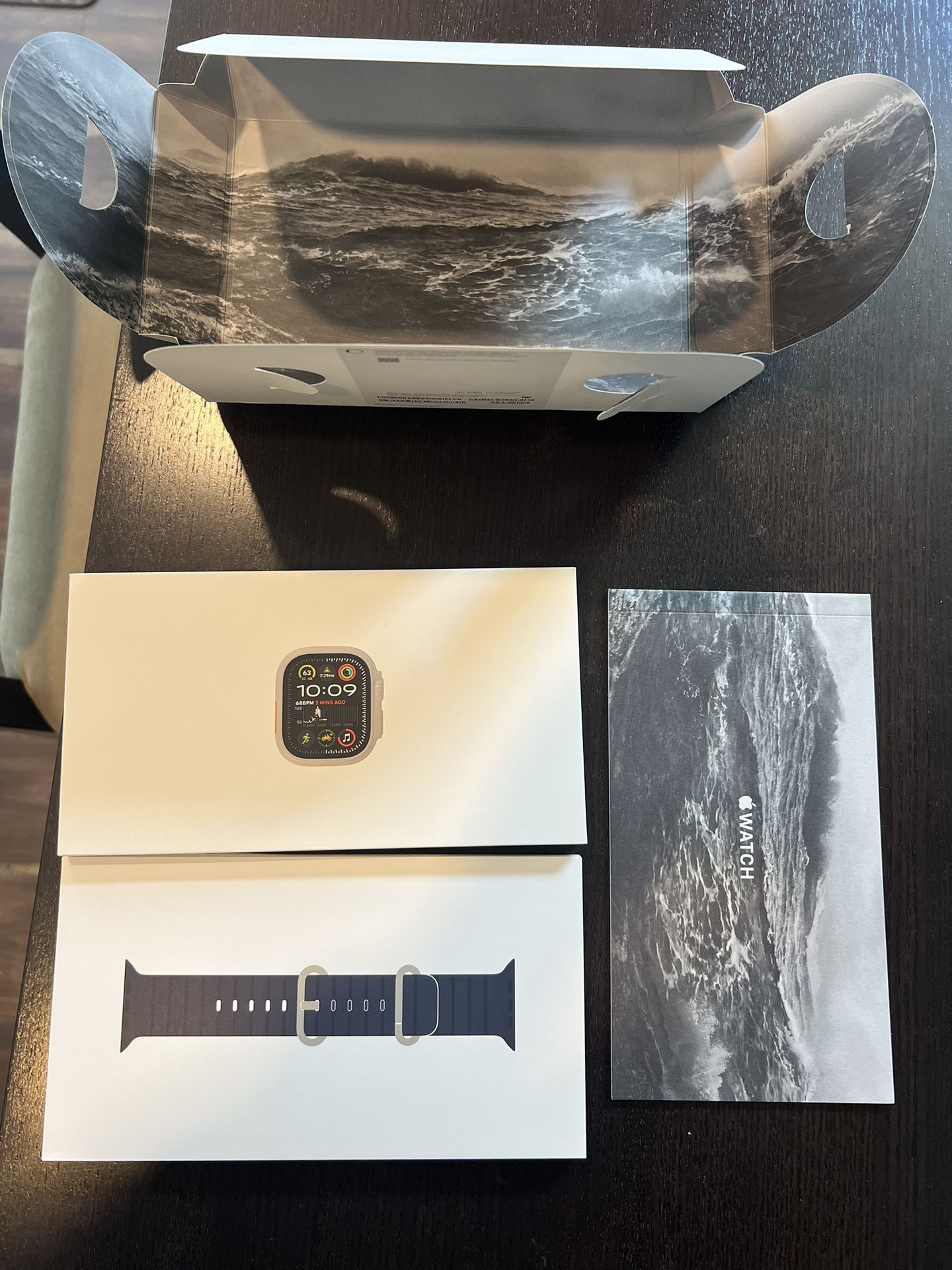 Apple Watch Ultra 2 49mm, Natural Titanium, Navy Ocean Band