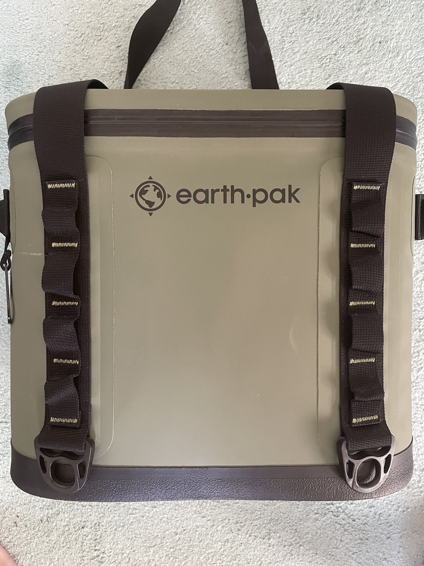 Like New Green Earth Pak Heavy Duty Waterproof 20-Can Soft Cooler Bag for Camping, Kayaking, Beach Trips