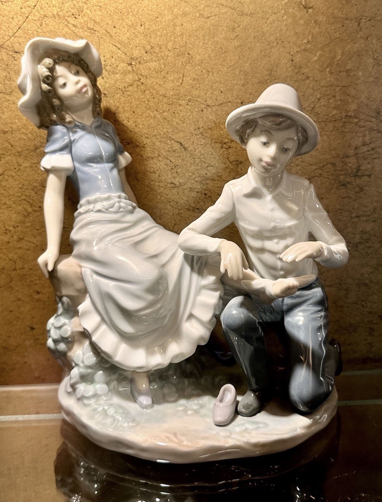 Lladro " A Tender Moment Boy Girl"