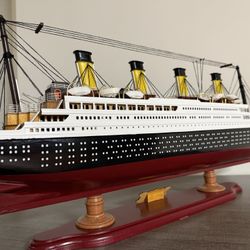 🚢 Titanic Model Ship – Large (Approx. 1 Meter) – Highly Detailed – For Sale