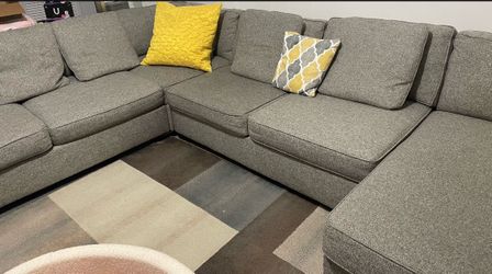 Sectional couch (gray)