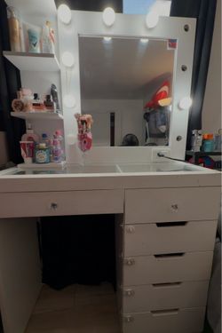 White LED Makeup Vanity with Mirror