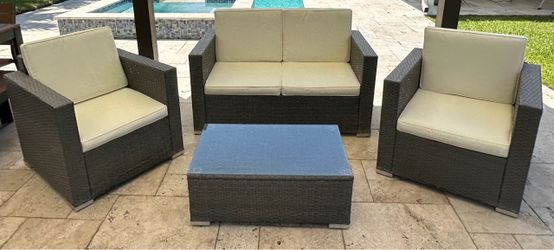 4 pc Outdoor Patio Set w/ cushions