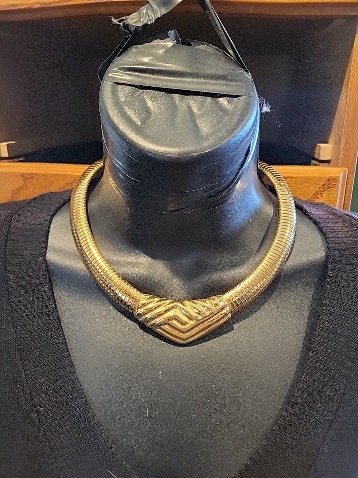 Necklace Choker Gold Tone