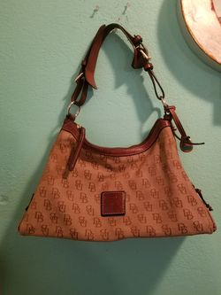 Dooney And Burke Signature Purse..Med size..Good Condition!