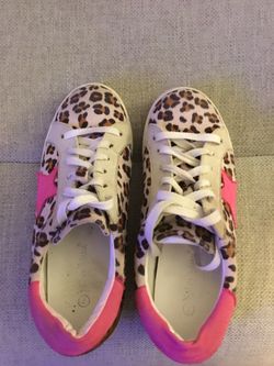 Nature Breeze Pink and Leopard Print Low Top Lace Up Sneaker Size 7