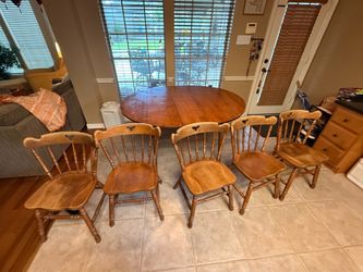 Maple Dining Table and 5 Chairs