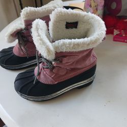  Kids Cat &  Jack Snow Boots Size  1