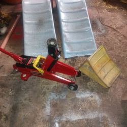 2 Ton  Torin Big Red Jack/ 4 Way Lug / Ramps/ Cholk.