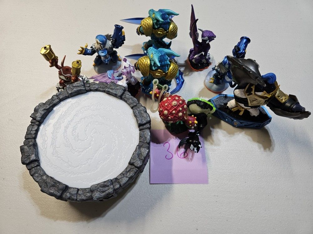 Skylanders Lot of Broken Figures (Each Figure Described In Description)