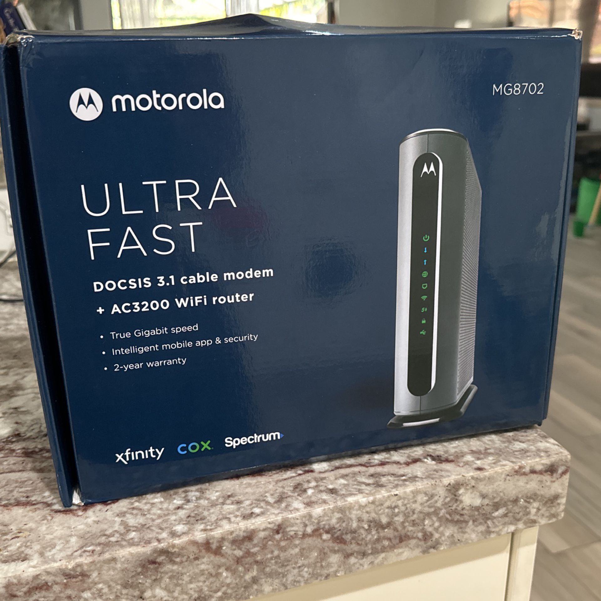 Motorola Ultra Fast Docsis 3.1 Cable Modem 