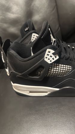 Jordan retros 4 thunder