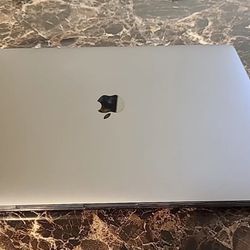 MacBook Pro 15 16GB 256GB