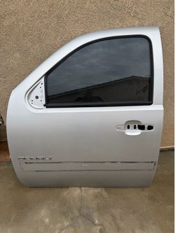 07-13 Silverado  door