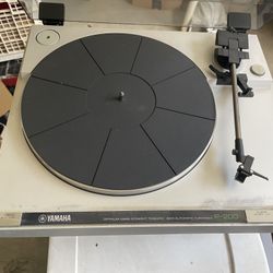 Yamaha p200 semi automatic turntable